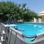 La Maison Autour Du Figuier *