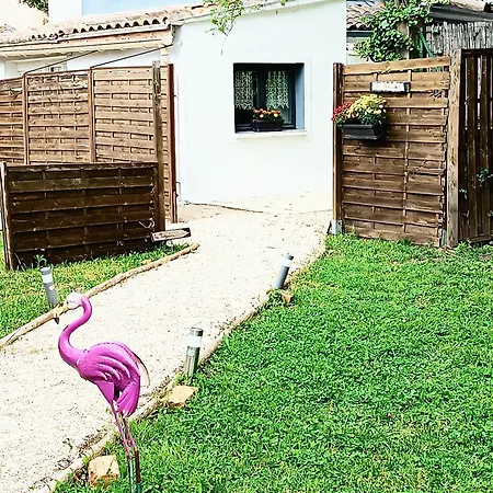 4 Personnes Avec Piscine * Aramon