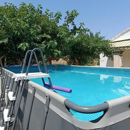 Chambre 4 Personnes Avec Piscine *